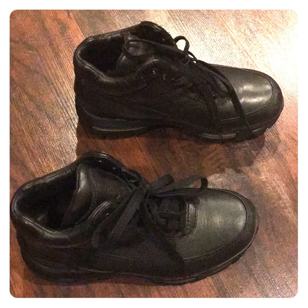 Nike Boots - Women Size 8 or Boys Size 6